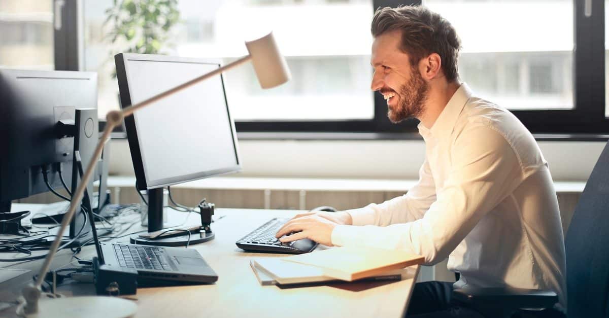 Reissue QuickBooks Payment - Smiling businessman on computer